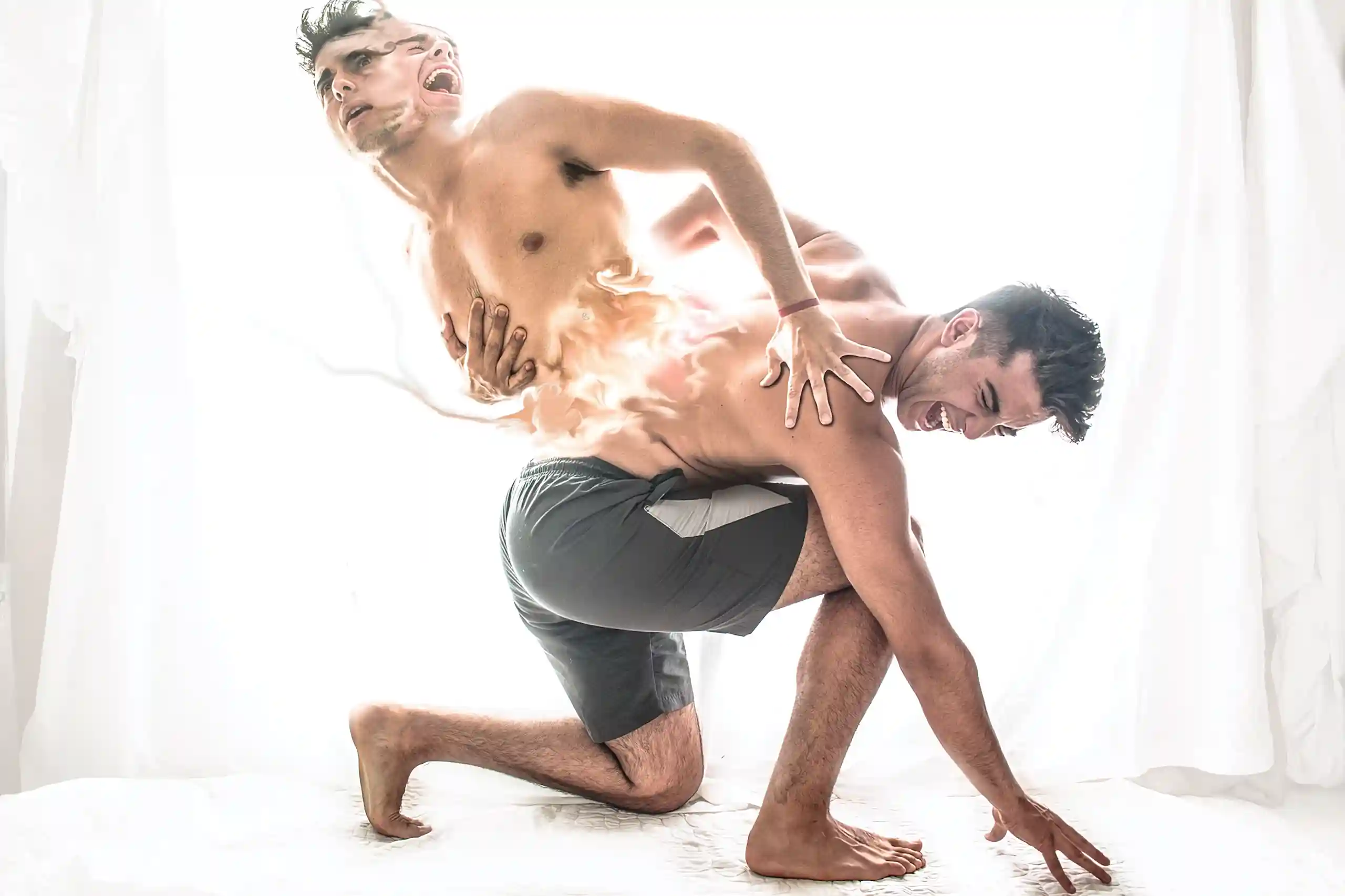 Foto de un hombre en metamorfosis, como imagen destacada para la entrada Reencarnación Urantia